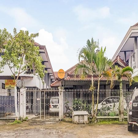 Spot On 90797 Sukun Syariah Homestay Маланг Екстериор снимка