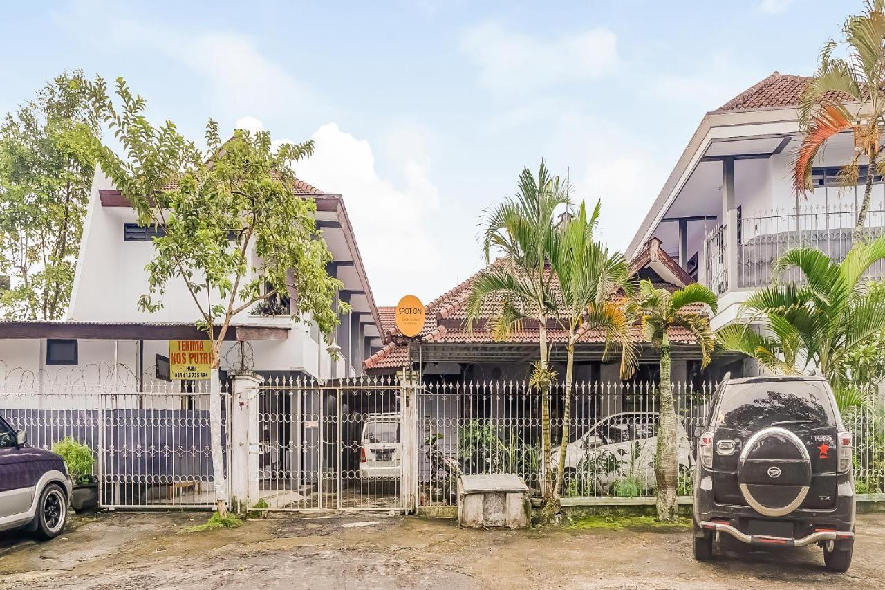 Spot On 90797 Sukun Syariah Homestay Маланг Екстериор снимка