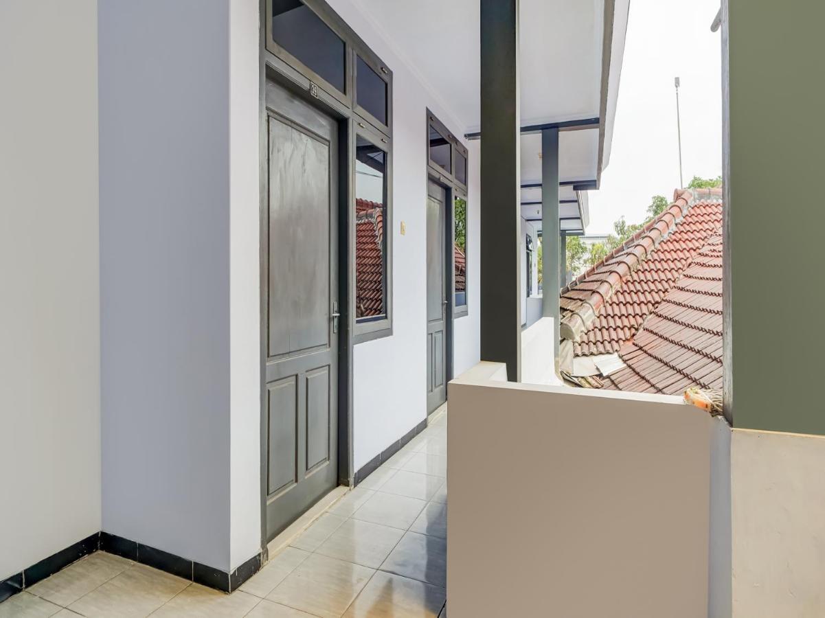 Spot On 90797 Sukun Syariah Homestay Маланг Екстериор снимка