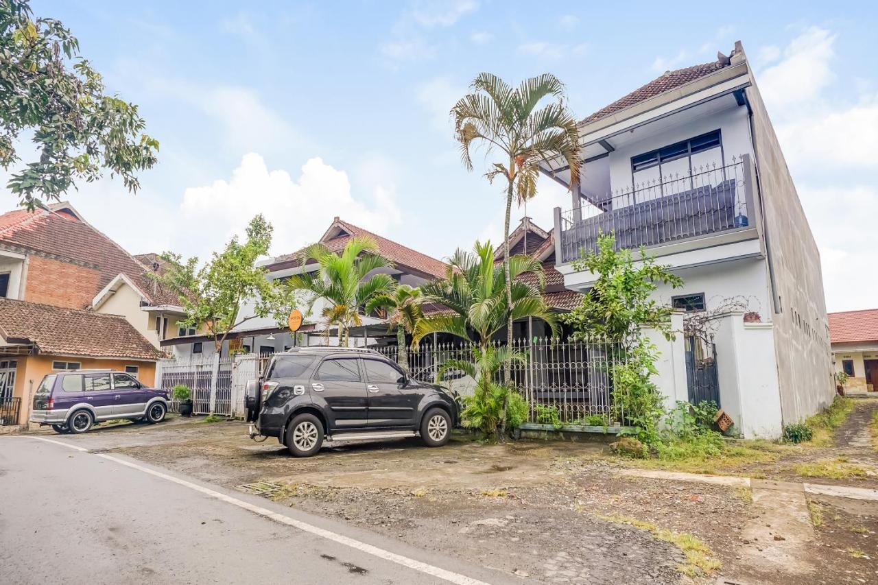 Spot On 90797 Sukun Syariah Homestay Маланг Екстериор снимка