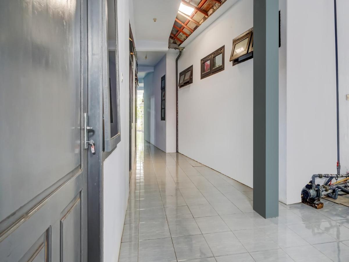 Spot On 90797 Sukun Syariah Homestay Маланг Екстериор снимка