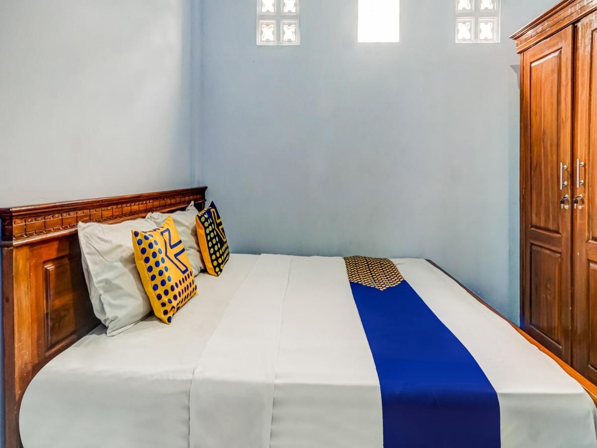 Spot On 90797 Sukun Syariah Homestay Маланг Екстериор снимка