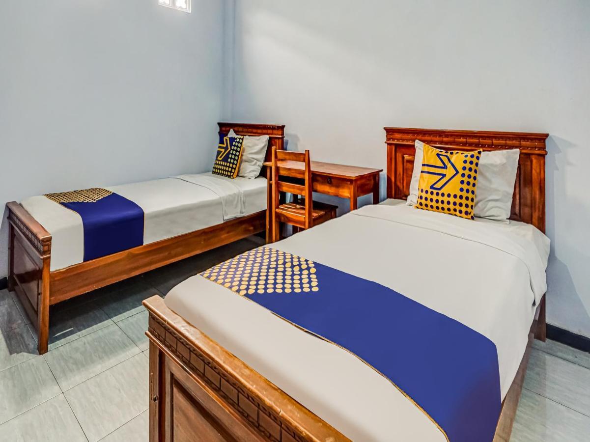 Spot On 90797 Sukun Syariah Homestay Маланг Екстериор снимка