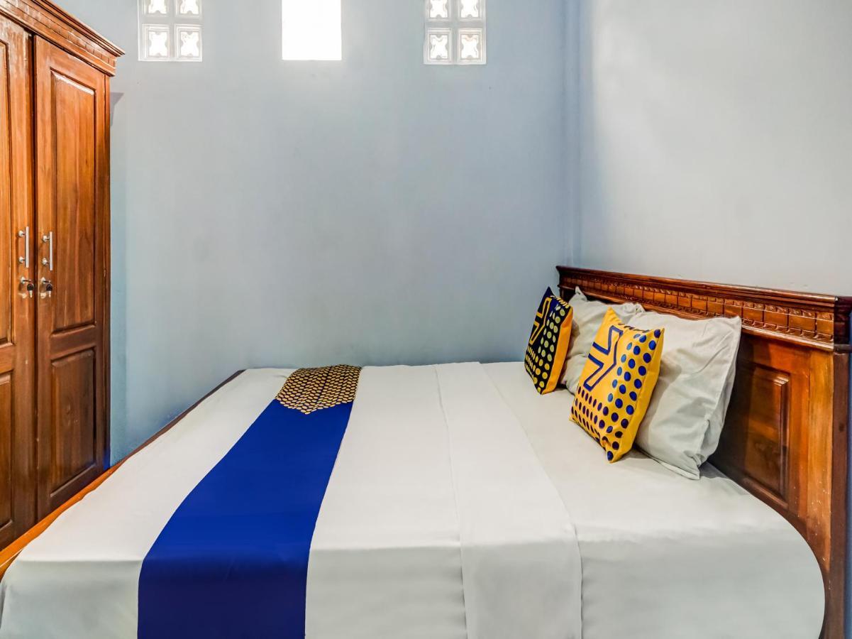 Spot On 90797 Sukun Syariah Homestay Маланг Екстериор снимка
