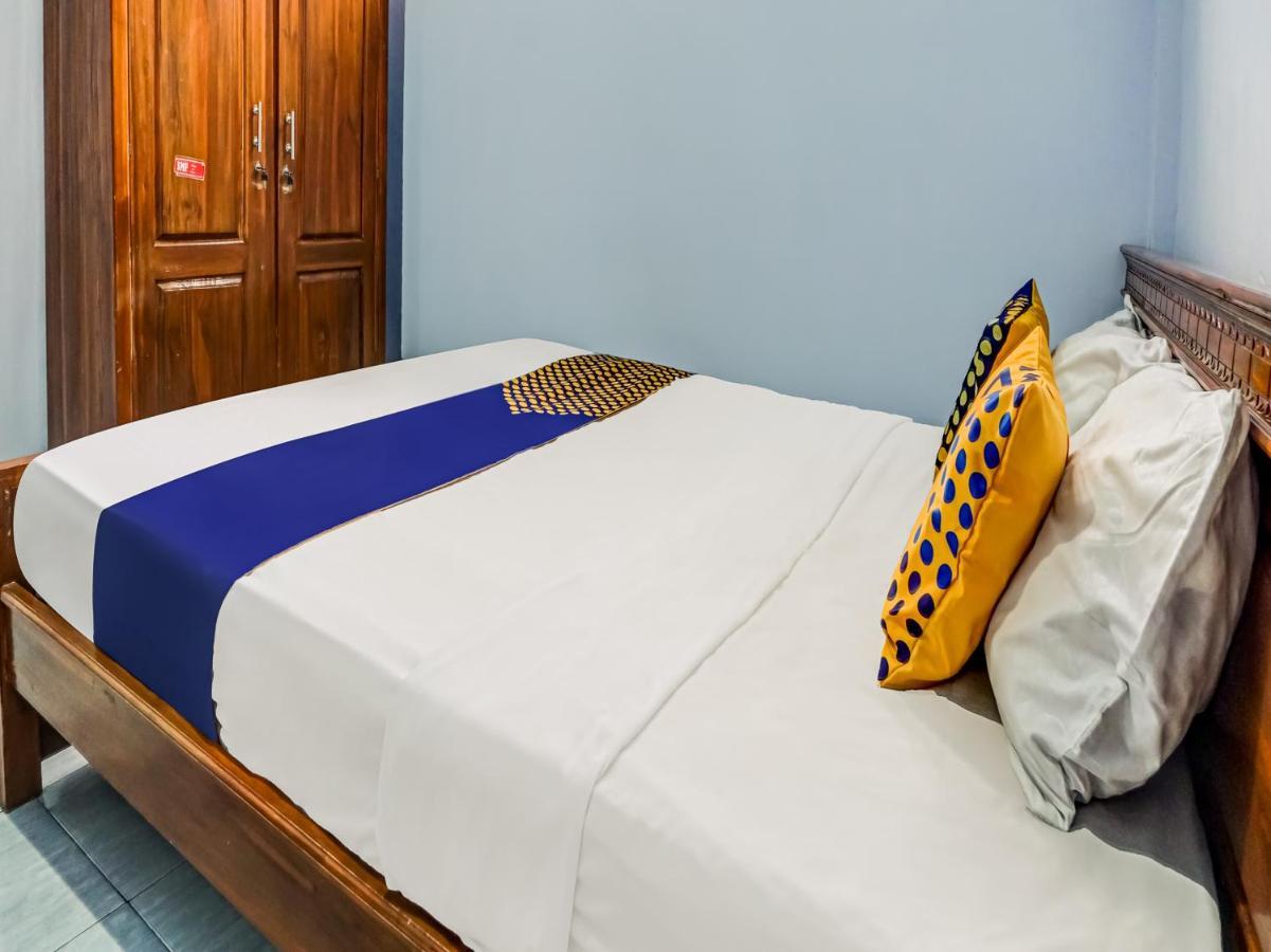 Spot On 90797 Sukun Syariah Homestay Маланг Екстериор снимка