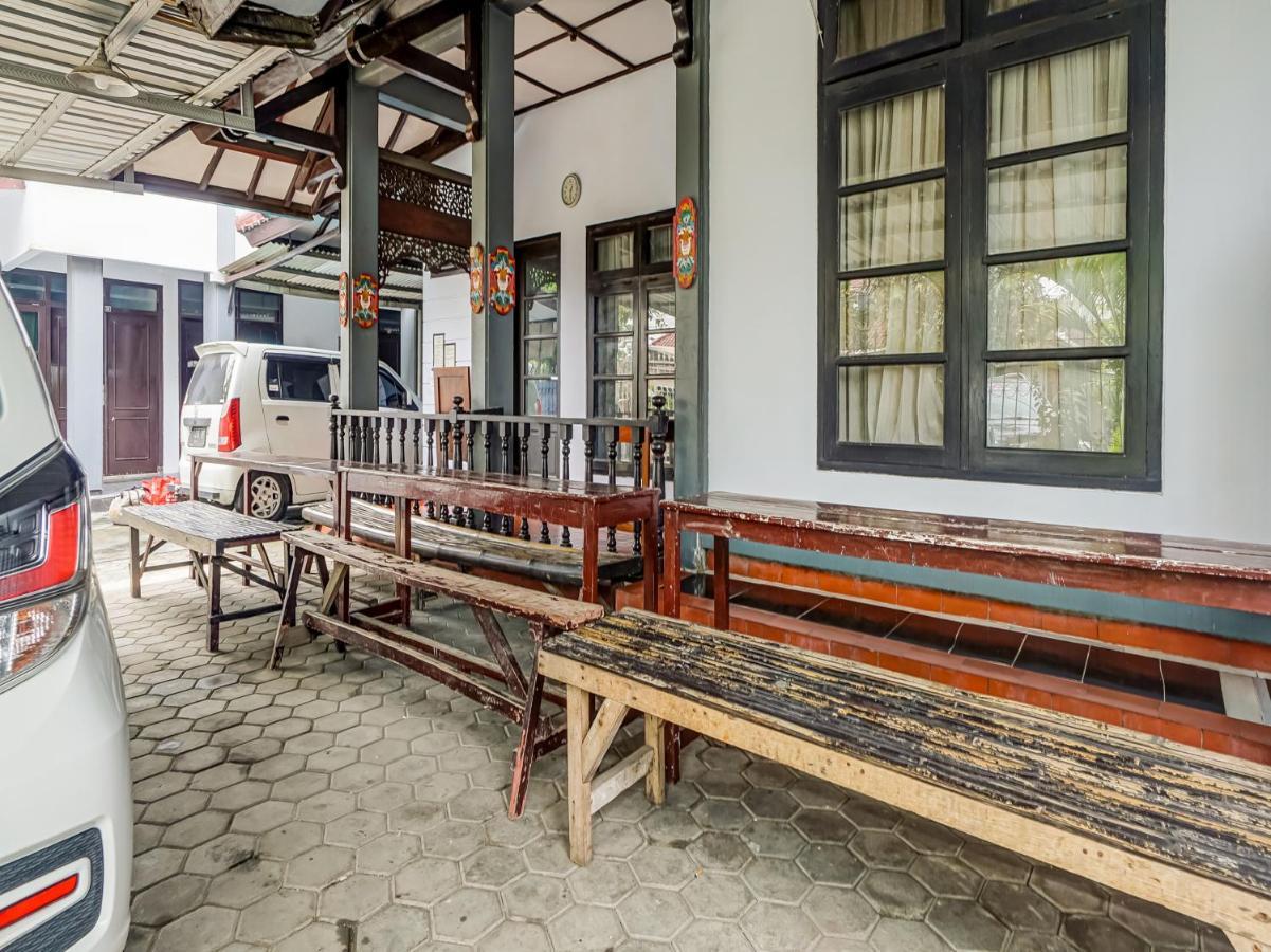 Spot On 90797 Sukun Syariah Homestay Маланг Екстериор снимка