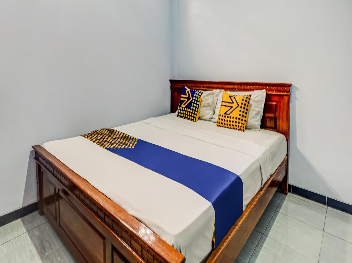 Spot On 90797 Sukun Syariah Homestay Маланг Екстериор снимка