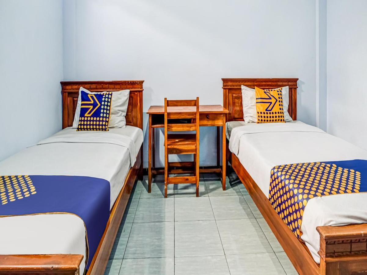 Spot On 90797 Sukun Syariah Homestay Маланг Екстериор снимка