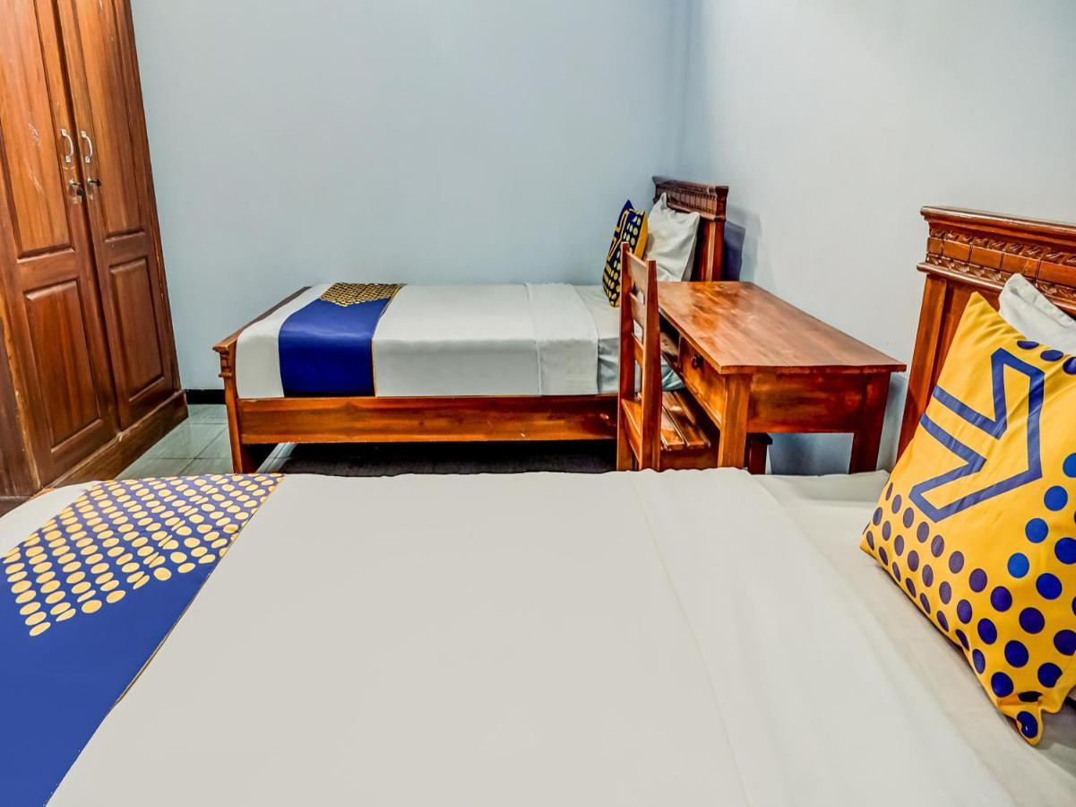 Spot On 90797 Sukun Syariah Homestay Маланг Екстериор снимка