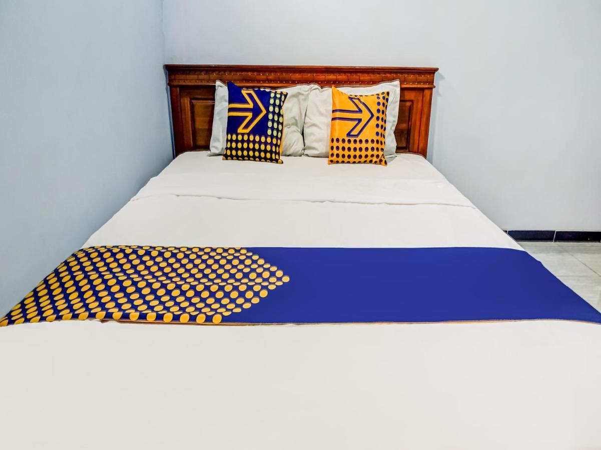 Spot On 90797 Sukun Syariah Homestay Маланг Екстериор снимка